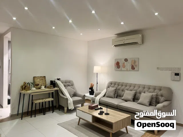 شقة (ودّ) ثلاث غرف للايجار اليومي في مسقط بوشر موقع مميز والسعر منافس