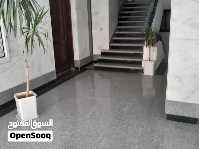 شقة هاى سوبر لوكس330متر موقع مميز جدا بجوار البوابة مكان هادى سكنى وقريبة لكل الخدمات