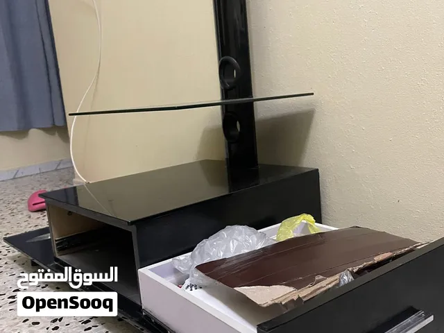 طاولة تلفزيون