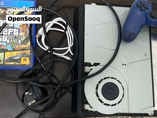 للبيع بليستيشن 4 نظيف وشغال 100% بس الغلاف الي فوق ضايع