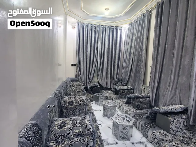 شقه مفروشه للايجار في حي الاندلس خلف مستشفى ازال الجديد جنب شارع الستين مباشرتن وسط كل الخدمات حي را