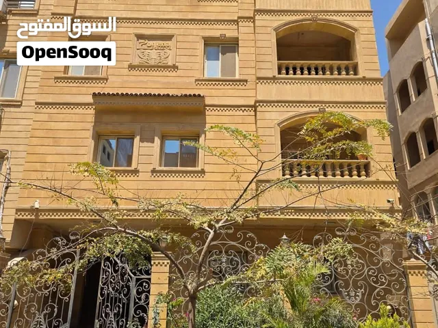 شقه للبيع متشطبه بالكامل  في التجمع  بجوار المستثمرين الجنوبيه استلام فوري