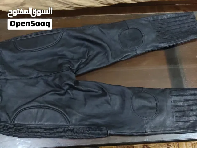 ملابس دراجة نارية اصلية من شركات مشهورة مستعملة بحالة جيدة وملائمة للارتداء اليومي