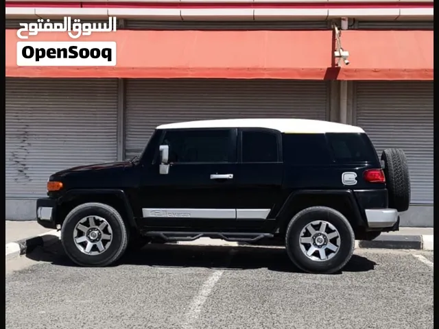 تويوتا FJ 2014 هاتشباك أسود مستعمل بحالة ممتازة مع مواصفات خليجية