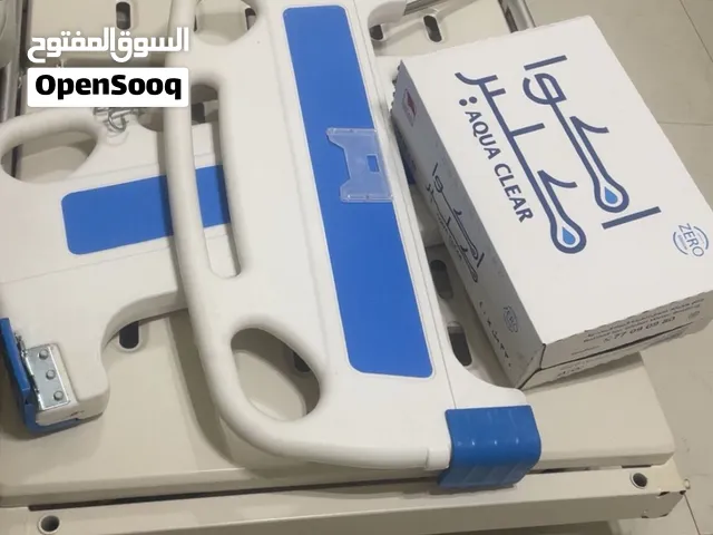 سرير مستشفى طبي مع مترس ماله نظيف جدا