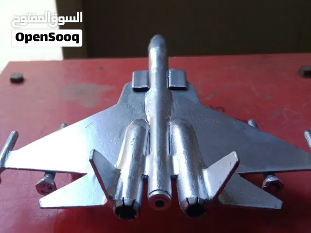طائرة معدنية صغيرة
