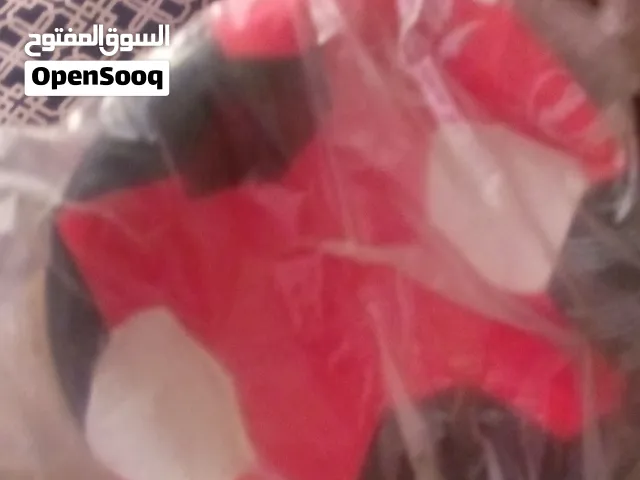 كرات قدم من شركه كوكاكولا للبيع حاله جديده و بسعر جيد عدد 5كرات لدي...