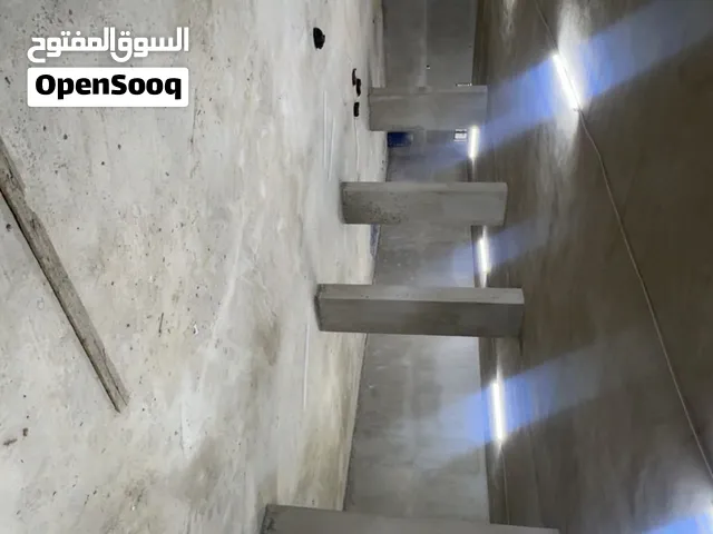 مستودعات بمساحات مختلفه