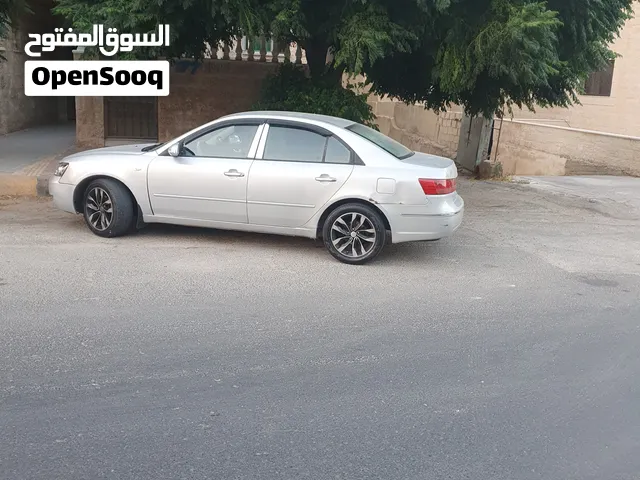 شقه مميزة جدا للايجار طابق ارضي مع ترس يرجى قراءه الشروط من المالك مباشرة التواصل على الواتس