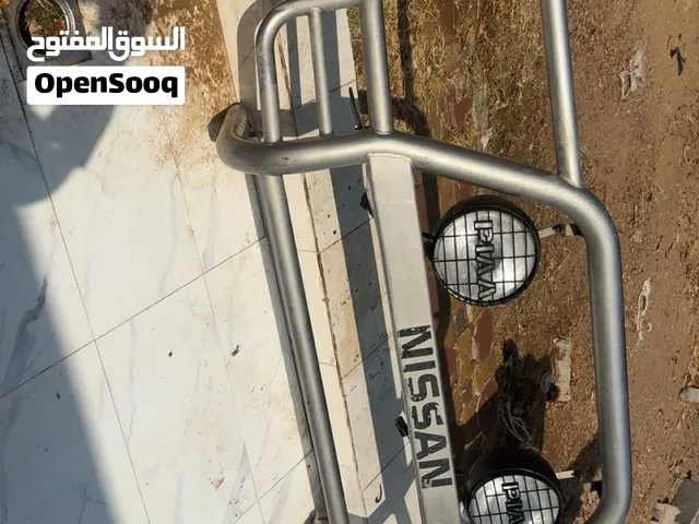 نظارة نيسان كنق رود (مدعميه) المدعميه مره نظيفه بس الشعار مال النيسان فيه مشكله