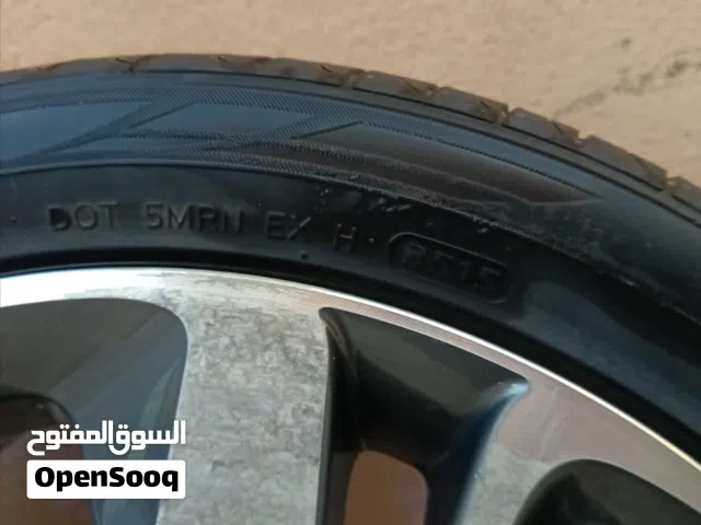 للبيع طقم جنوط هيونداي أصلية مقاس 17 مكحلة شبه جديدة (مخزنة)