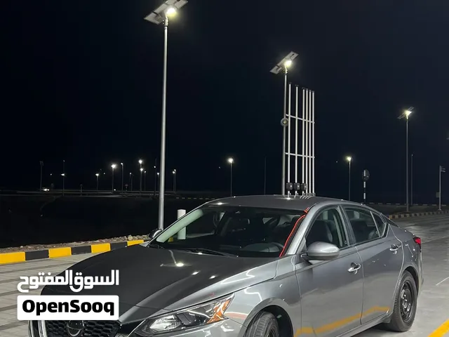 Used Nissan Altima in Al Batinah