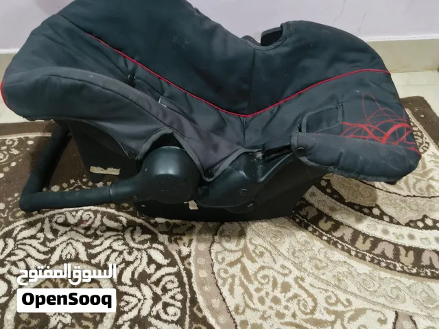 كرسي سيارة للأطفال