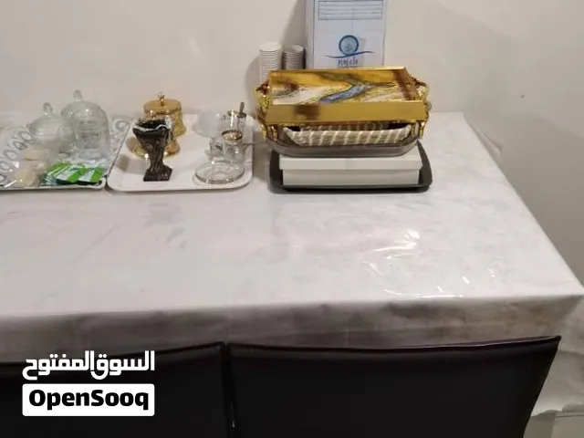 بيع أثاث مستعجل؛ السعر قابل للتفاوض في الشارقة.  Urgent furniture sale; Negotiable in Sharjah.