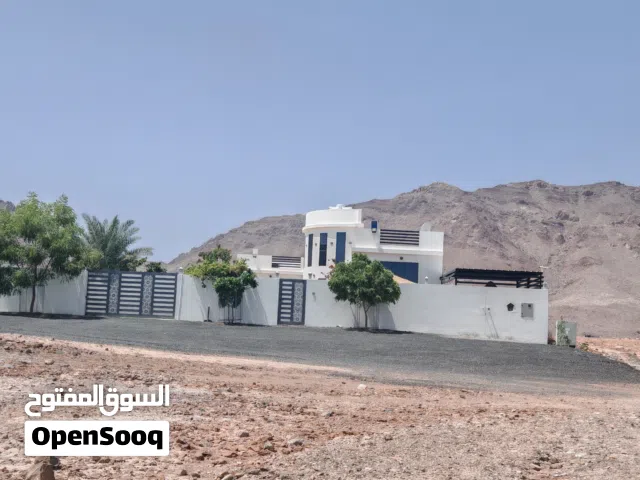 للبيع لمحبي الاستثمار فرصة ذهبية بيت ضيافة/شاليه مرخصة في نزوى معروفة راقية وجودة على شارع عام حيوي