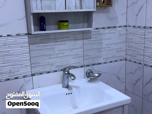 كامله شبه جديد ومنظرها جميل 30