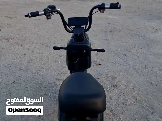 سكوتر للبيع نضيف جدا ملاحضة الرقم اللذي في الأسفل ليس رقم التواصل رقم التواصل هو اللذي في الصوره فقط