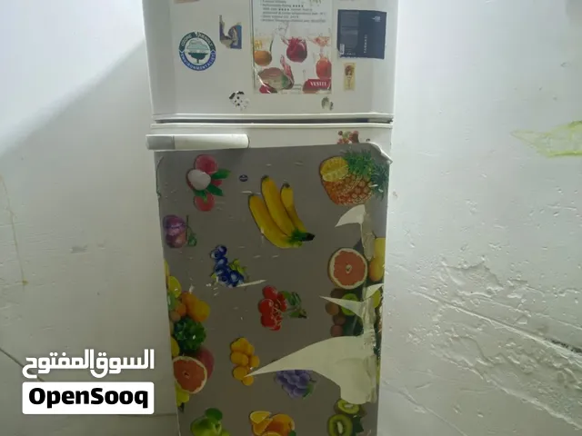 ثلاجه نوع فيستل السعر (150 الف ) مستعمله وهم بيه مجال السع مجمده تمام بس الجوه بي ليك يحتاج تبديل