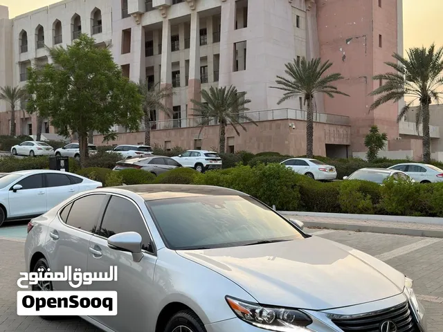 للبيع ES350 2017 اللون فضي بانوراما ممشى 86 الف ميل بدون ايرباجات