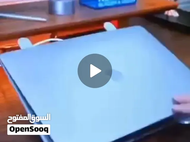 حامل لابتوب ألومنيوم مع مراوح تبريد مزدوجة عبر USB لتبديد الحرارة بكفاءة.   تصميم مريح مع مستوي
