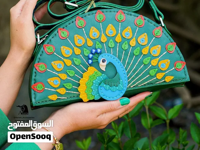 حقائب نسائية يدوية الصنع بتصاميم مميزة