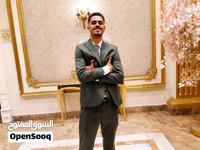 للبيع بدلة رجالي 3 قطع – مقاس 48 بدلة رجالي شيك جدًا ومميزة، 3 قطع كاملة: جاكيت فيست بنطلون