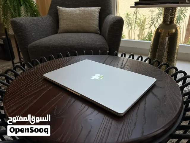 للبيع MacBook M2 - اللون الفضي