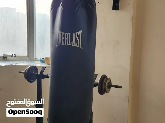 للبيع  كيس ملاكمه و حامل كيس ملاكمه