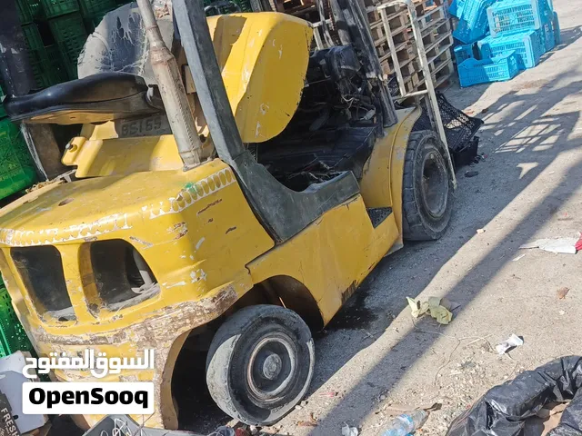 مركز العالمية لصيانة الرافعات الشوكية