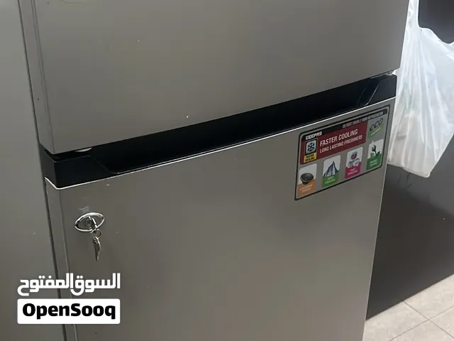 ثلاجة Geepas بابين للبيع