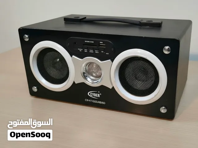 سماعات مكبر صوت بحالة ممتازة جدا للبيع