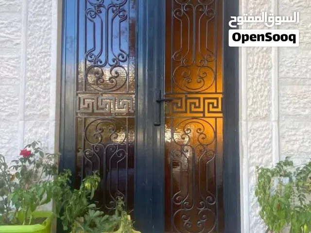 أبواب حديد وجميع الأنواع شبابيك وغيرها نوفر هذه الخدمة مع التركيب بأنواع حديد معتمدة ومميزة من تركيا
