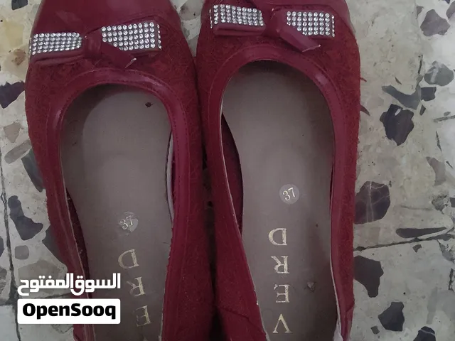 كندره باليه لون اسود ولون احمر