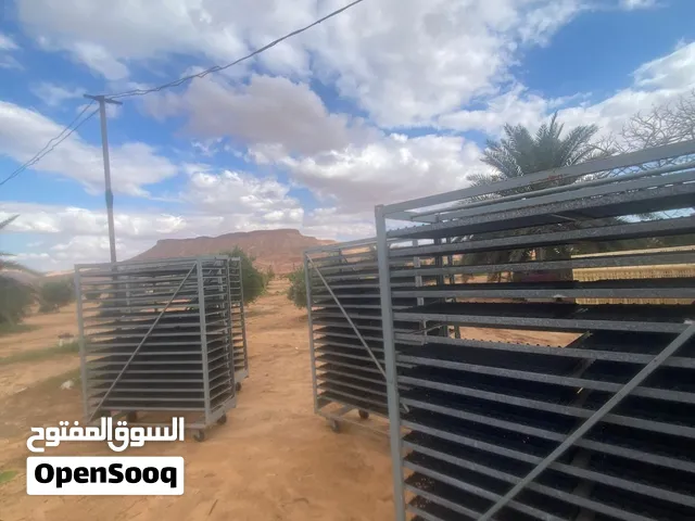 معمل لتفريخ الحربي كامل بي جميع معداته