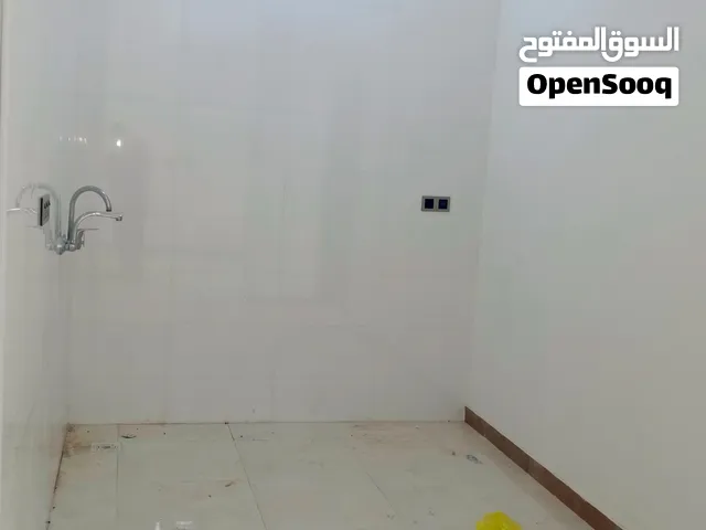 شقة طابق أرضي للإيجار ( سكني ،تجاري )