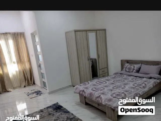 غرفه للايجار عوائل وشباب في المعبيله الجنوبيه  خلف مركز القبائل  وخلف مسجد تيمور ومواقع اخرى...