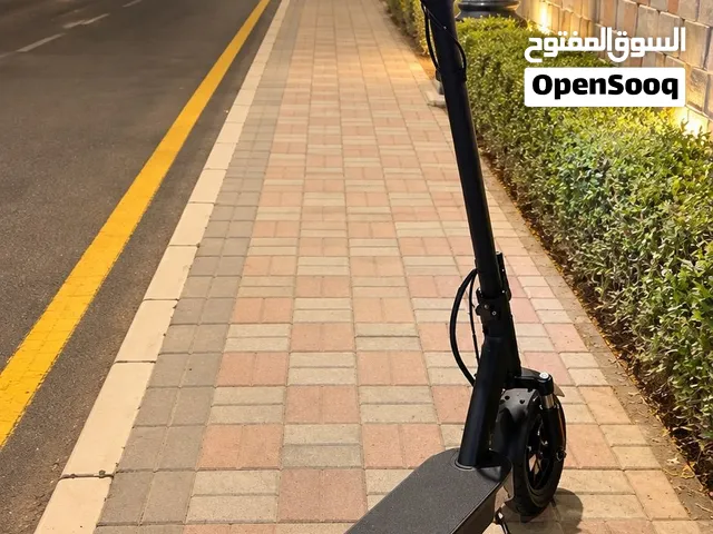 سكوتر كهربائي رياضي أسود للبيع