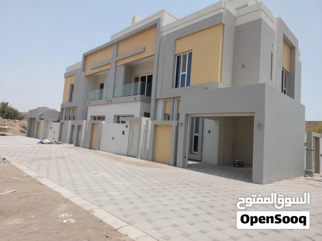 للبيع جزء من توين فيلا جديده كورنر في بوشر فلج الشام موقع جميل وتشطيبات جميله ورائعه