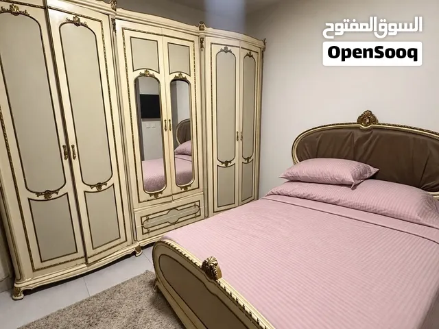 غرفة نوم كلاسيك فرنسية ماستر للبيع حجم كينج  King size French - Louis style bedroom for sale
