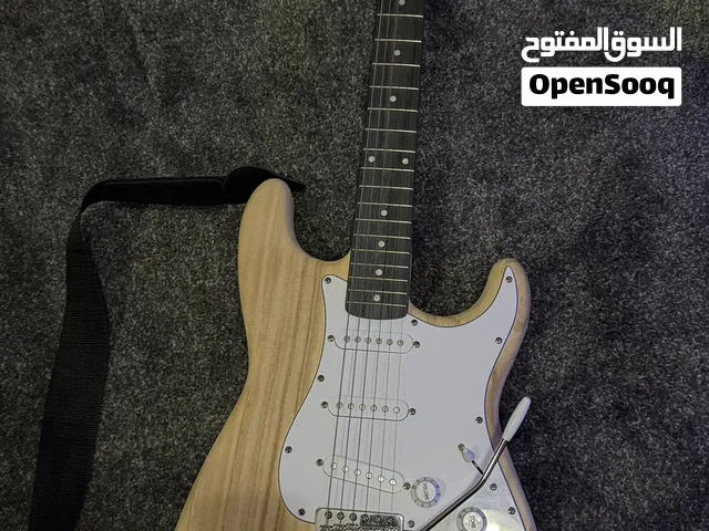 بيعة مستعجلة جيتار كهربائي Costume للبيع ب حالة ممتازة