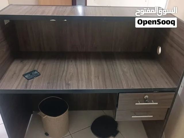 مكتب استقبال ومكتب كبير