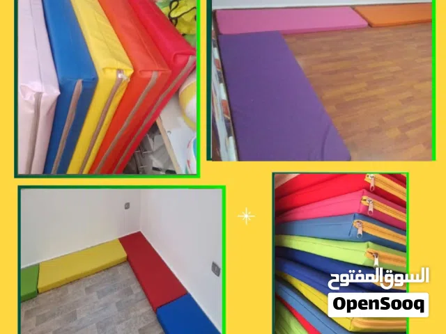 فرشات اسفنج وجلد للحضانات وتفصيل العاب سوفت بلي وجميع أعمال التنجيد والخشب
