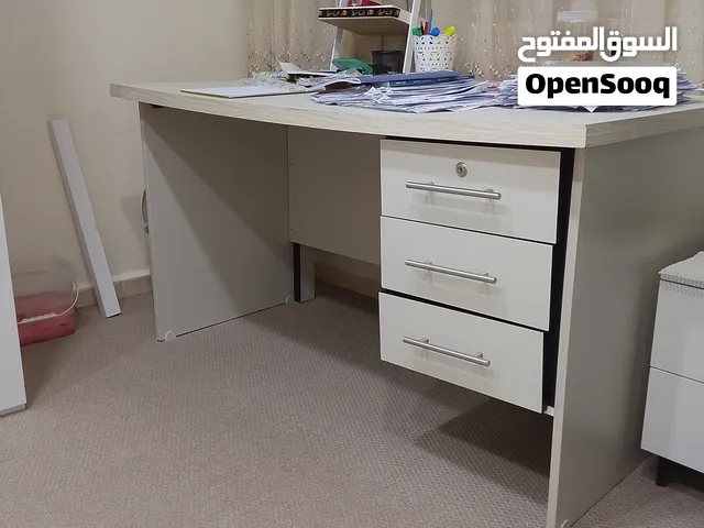 مكتب كبير مع دراجلذنكفهجذفجهذفجهذفذهج