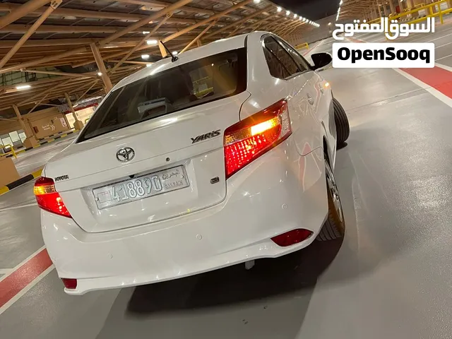 Toyota yaris 2015