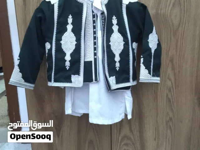 زبون أطفال مش ملبوس هلبا مرتين أو ثلاتة ، يلبس سنتان