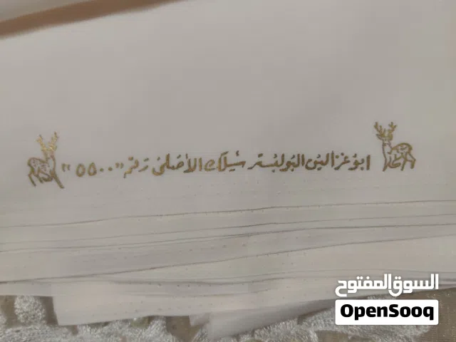 قماش بوليستر سلك طبيعى.لون بيچ أو كريم.وارد السعوديه.قطعه واحده 6.5 متر.قمصان للرجال أوبلوزات لسيدات