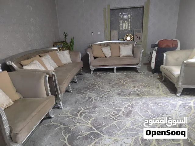 طقم كنب للبيع بحالة ممتازة