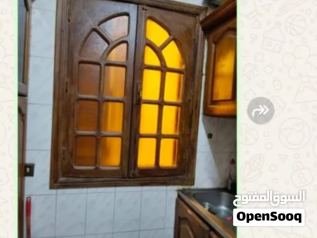 شباك خشب بمشتملاتة