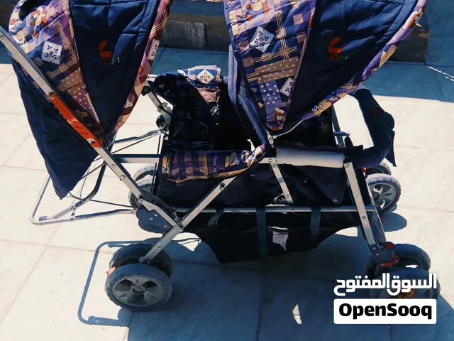 عربانة اطفال توأم (جلوس ونوم) مع مضلات شمسية منفصلة بحالة ممتازه سعر 50.000