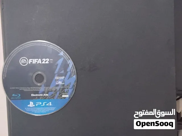 للبيع بلايستيشن 4 سليم مع فيفا 22، نظيف وما فيه أي خراب، ولكن من دون يد تحكم. المطلوب 400 درهم.